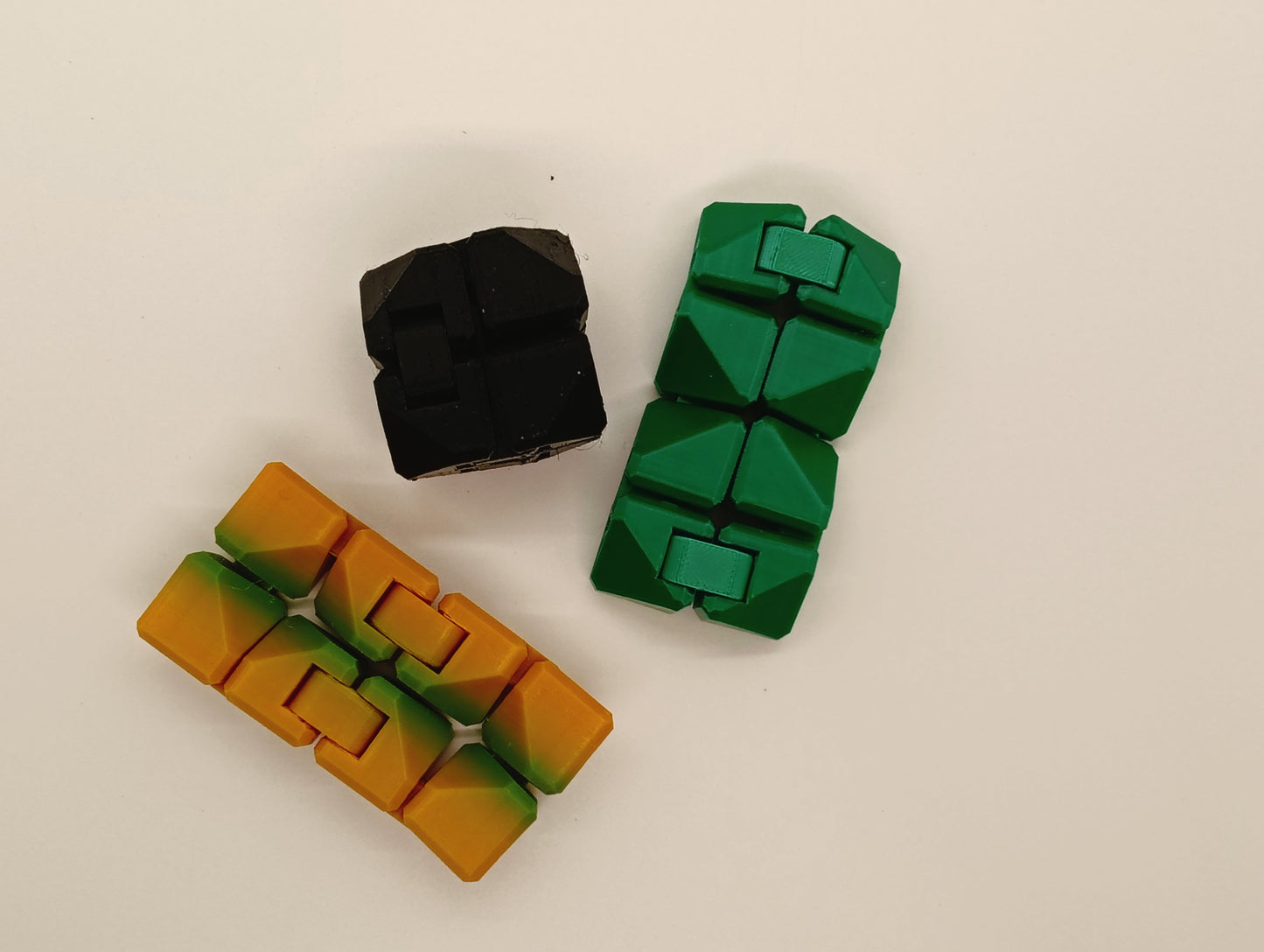 SpikeCube – El Cubo que No Pasa Desapercibido